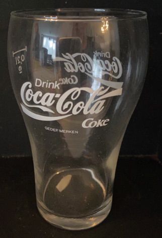 308033-2 € 3,00 coca cola glas witte letters D7 H12,5 cm.jpeg